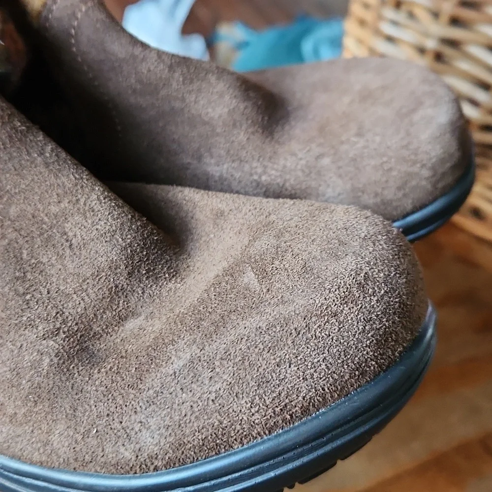 Alegria Nanook Pecan Fuzzy‎ Boots Size 36 (US 6-6.5) Brown Wooly Faux Fur Lined